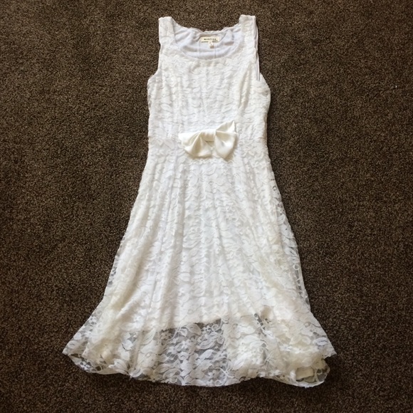Monteau white lace dress