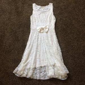 Monteau white lace dress