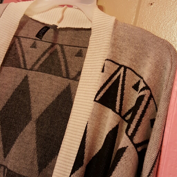 Tribal Cardigan - Picture 3 of 3