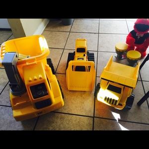 Toy dump trucks