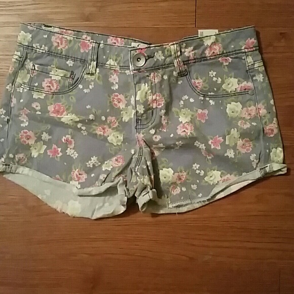 Floral Stretchy Shorts! - Picture 1 of 3