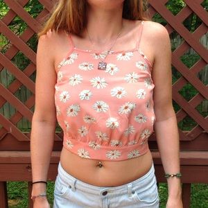 Flowery pink crop top🌺