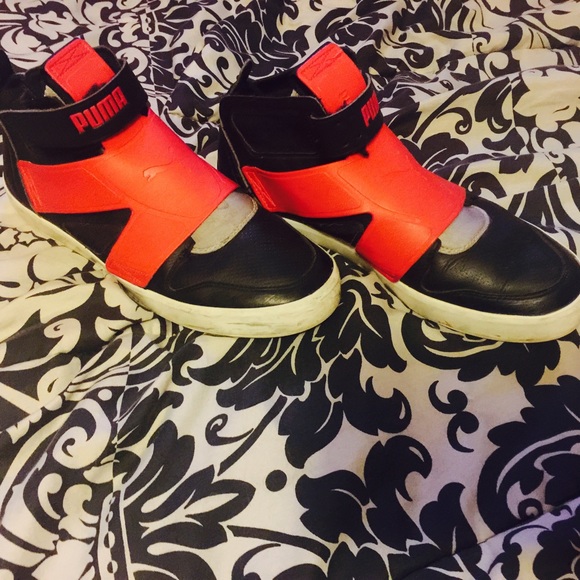 Men's Pumas size 9.5
