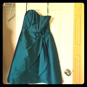 A peacock strapless dress .