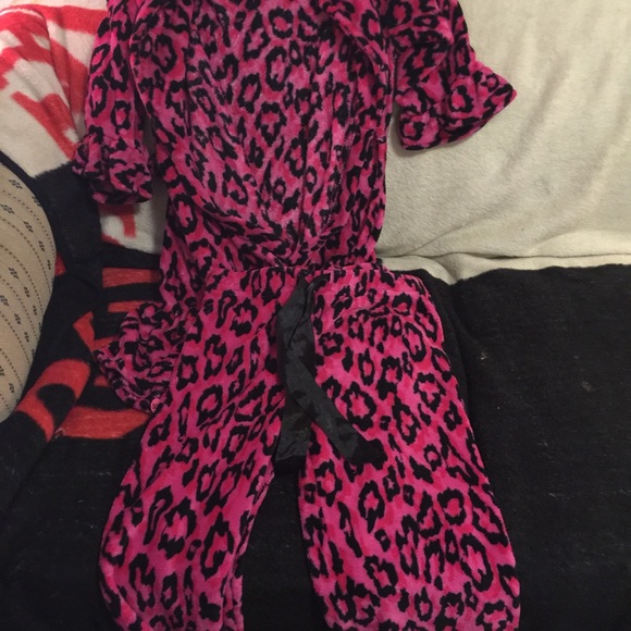 Pink leaped fleece robe and pants