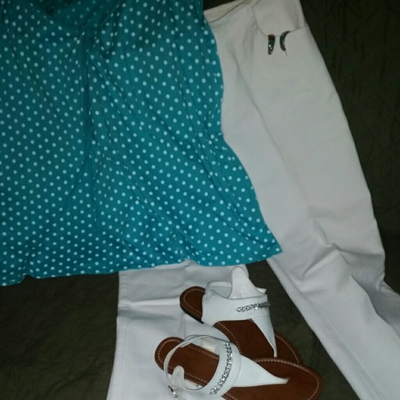 NWOT...  BEAUTIFUL CRISP WHITE 👖JEANS..
