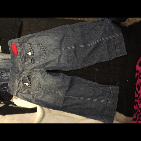 Capris never worn - Picture 2 of 3