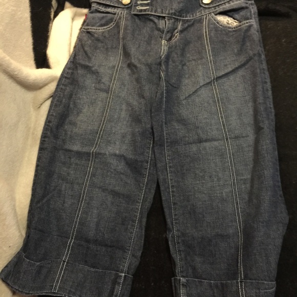 Capris never worn - Picture 3 of 3