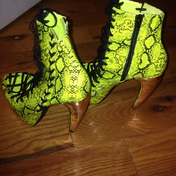 Steve Madden Python - Picture 2 of 4