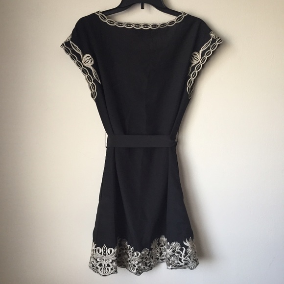 🎉SOLD🎉Gorgeous Embroidered Dress 😻 - Picture 2 of 4