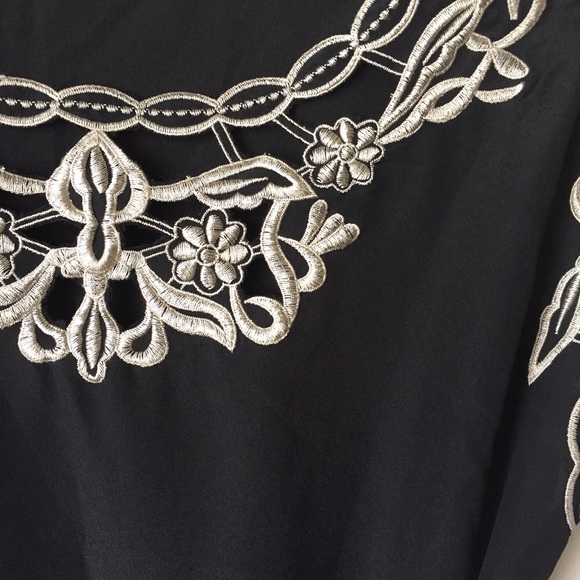 🎉SOLD🎉Gorgeous Embroidered Dress 😻 - Picture 3 of 4