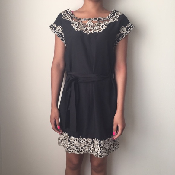 🎉SOLD🎉Gorgeous Embroidered Dress 😻 - Picture 4 of 4