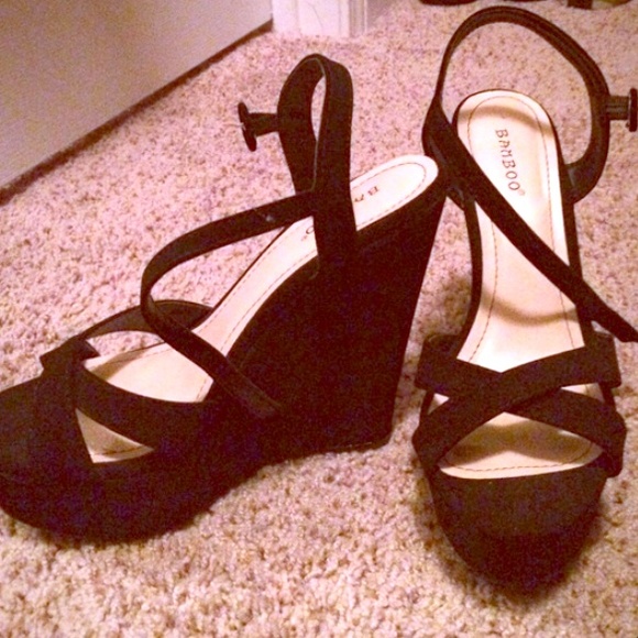 Black wedges