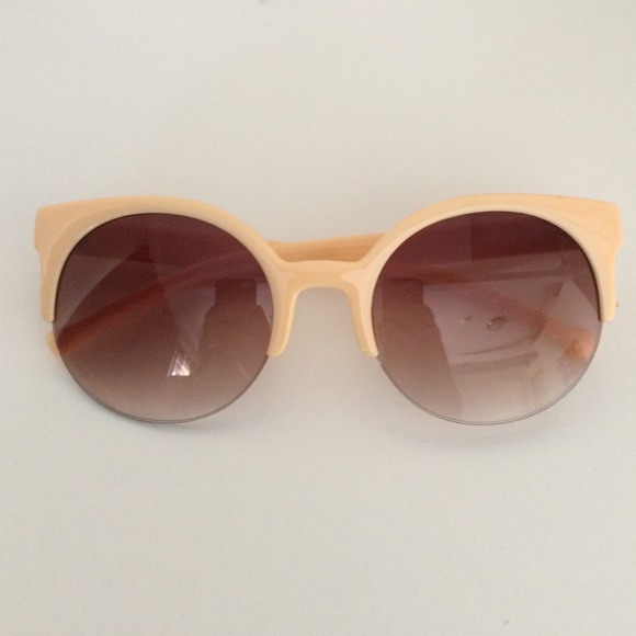 Accessories - Cute cat eye sunglasses ! 😍