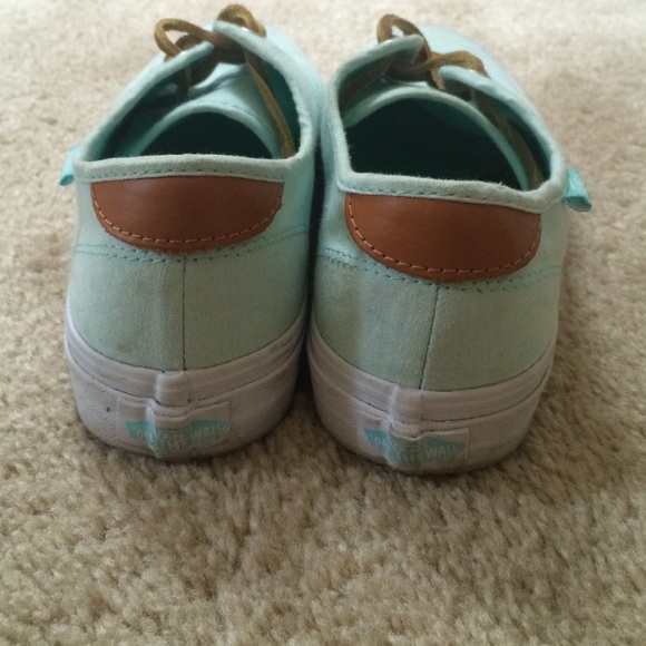 Vans - Picture 3 of 4