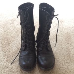 Combat boots
