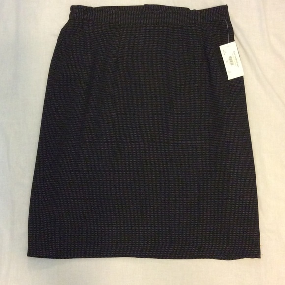 Women's Suit: Blazer Jacket & Skirt - Picture 3 of 4