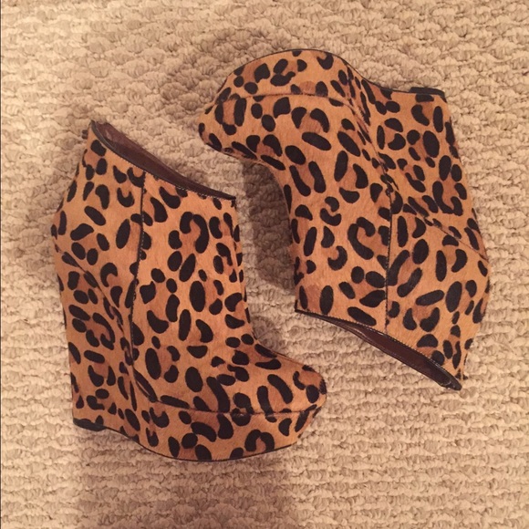 BEBE Leopard Wedge!