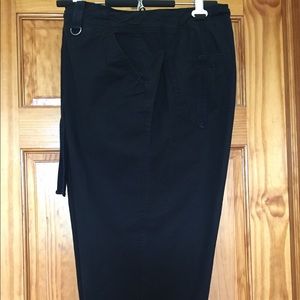 Black cotton capris