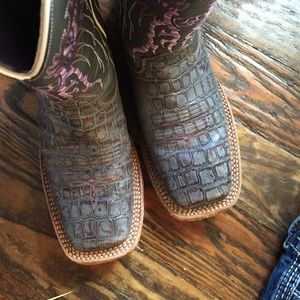 Ariat gator cowgirl boots!