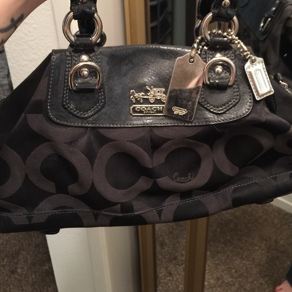 Black coach purse great condition 100% authentic !