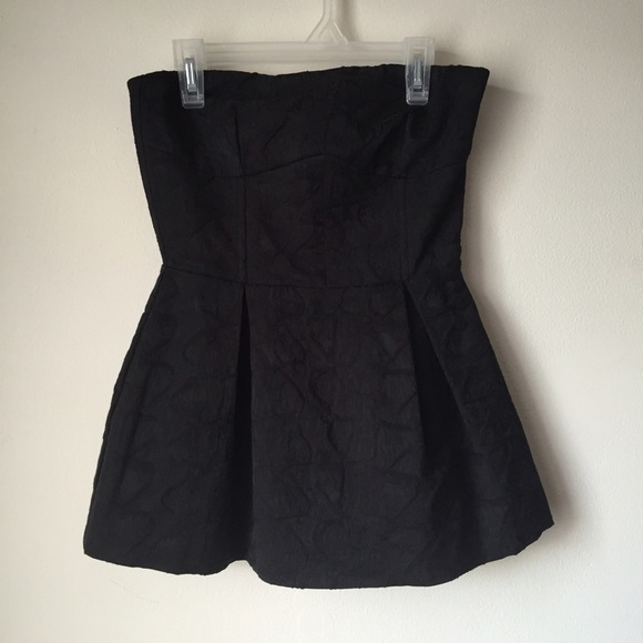 H&M Tops - Textured Peplum Top😻