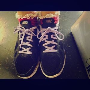💜Cute Nike Running sneaks💜Womens 9💜Soo comfy!