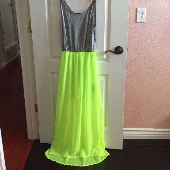 Maxi dress (never worn)