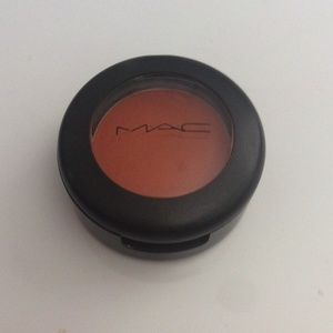 MAC "Rule Matte" Eye Shadow