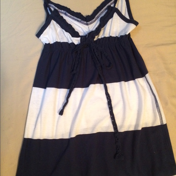 Abercrombie and Fitch tank top - Picture 3 of 4