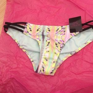 NWT CUTE VS BIKINI BOTTOMS
