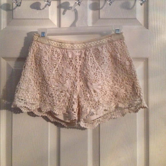 🌸Mossimo🌸 lace crochet shorts