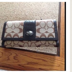 Authentic Coach Long Wallet😄