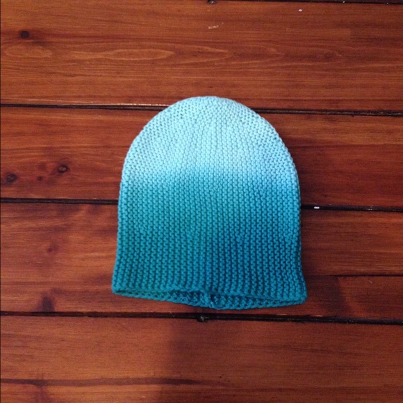⭐️AEO Beanie Ombré ⭐️