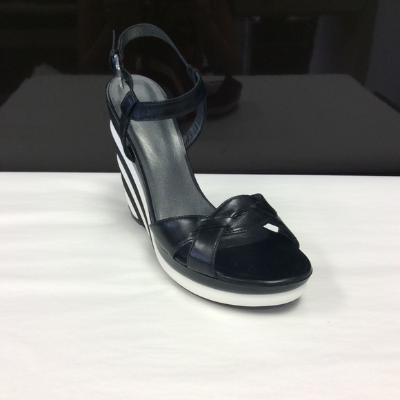 Stuart Weitzman Attitude wedge
