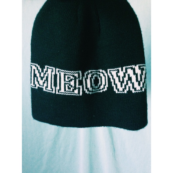 Black Beanie "Meow" 😸