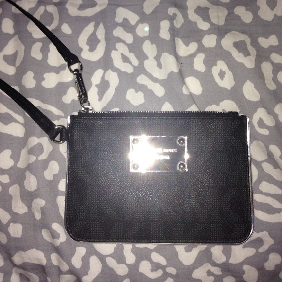 Michael Kors Wristlet / Wallet