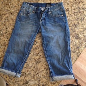 knee length shorts size 25