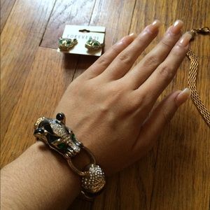 Sold in bundle ☺️☺️☺️