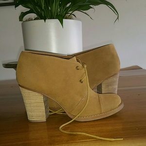 8 Nice Beige Tan shoes boots booties like new
