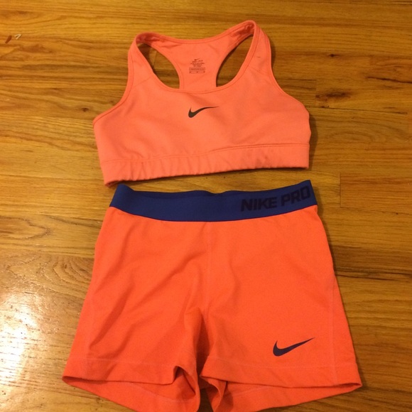 coral medium Nike pro set