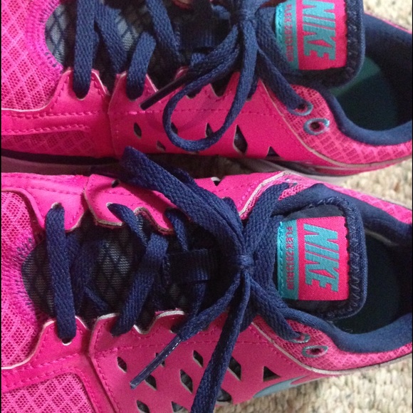 Nike - Picture 2 of 3