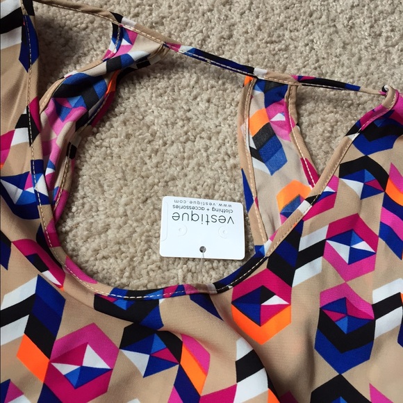 Cute loose fitting dress, new with tags - Picture 3 of 3