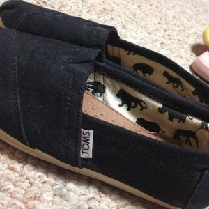 Authentic black Toms