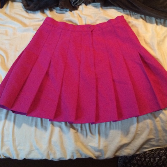 Hot pink HEAD skirt! - Picture 2 of 2