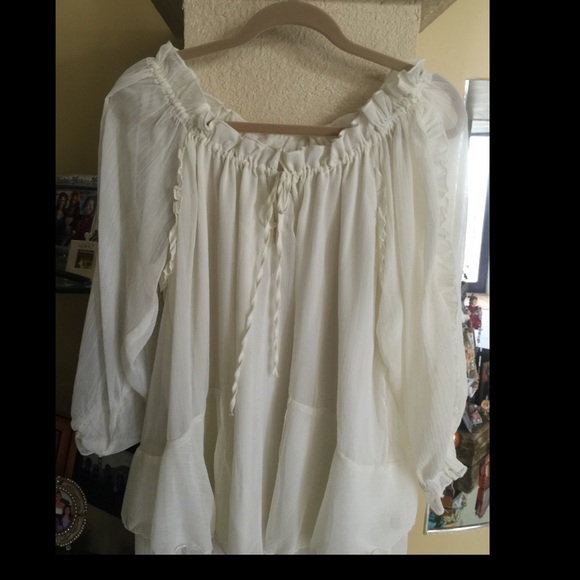 🎉sold on bundle🎉 romantic pleasant top