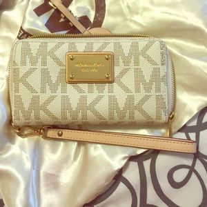 Michael Kors Wristlet Wallet