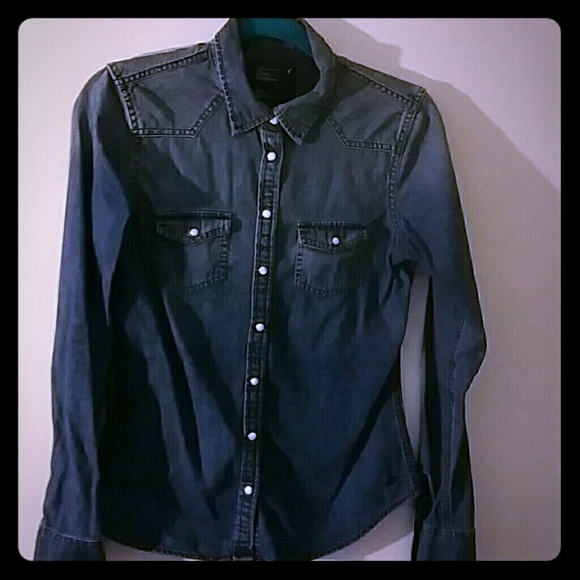 American Eagle Denim Buttondown Shirt