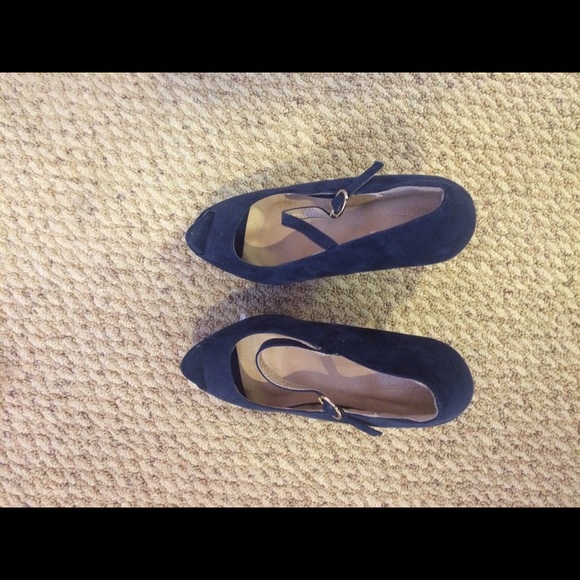 F21 Navy Platform Heel - Picture 2 of 4