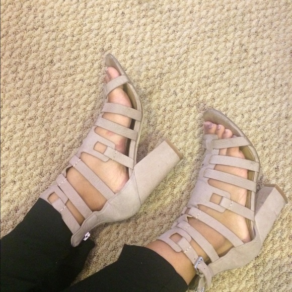 Ivanka Trump Nude Heel - Picture 1 of 3